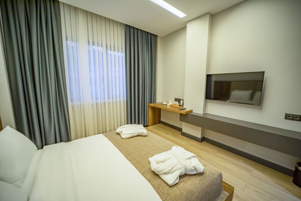 Standard Double Room, 1 Queen Bed, Courtyard View photo 3