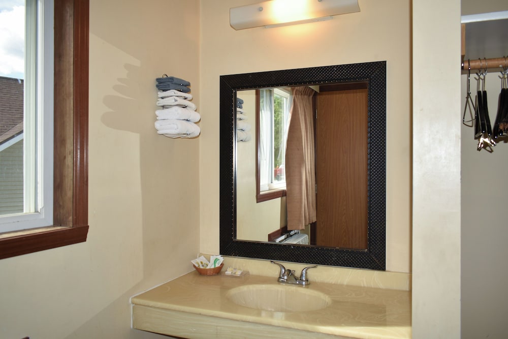 Standard Room, 2 Double Beds photo 3