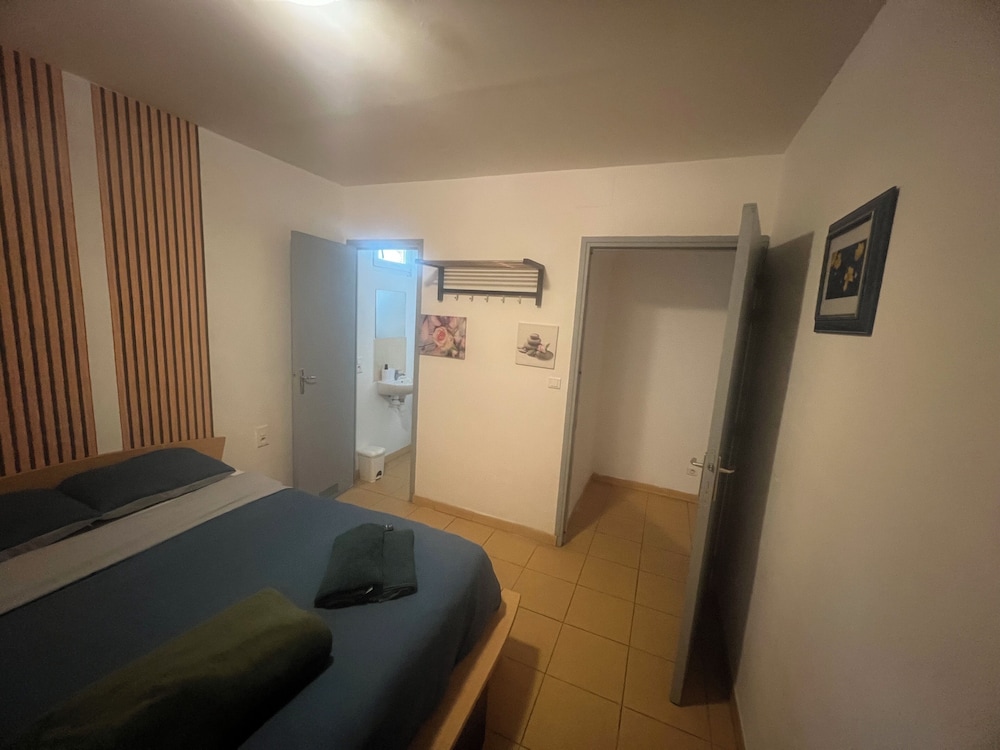Basic Double Room photo 2