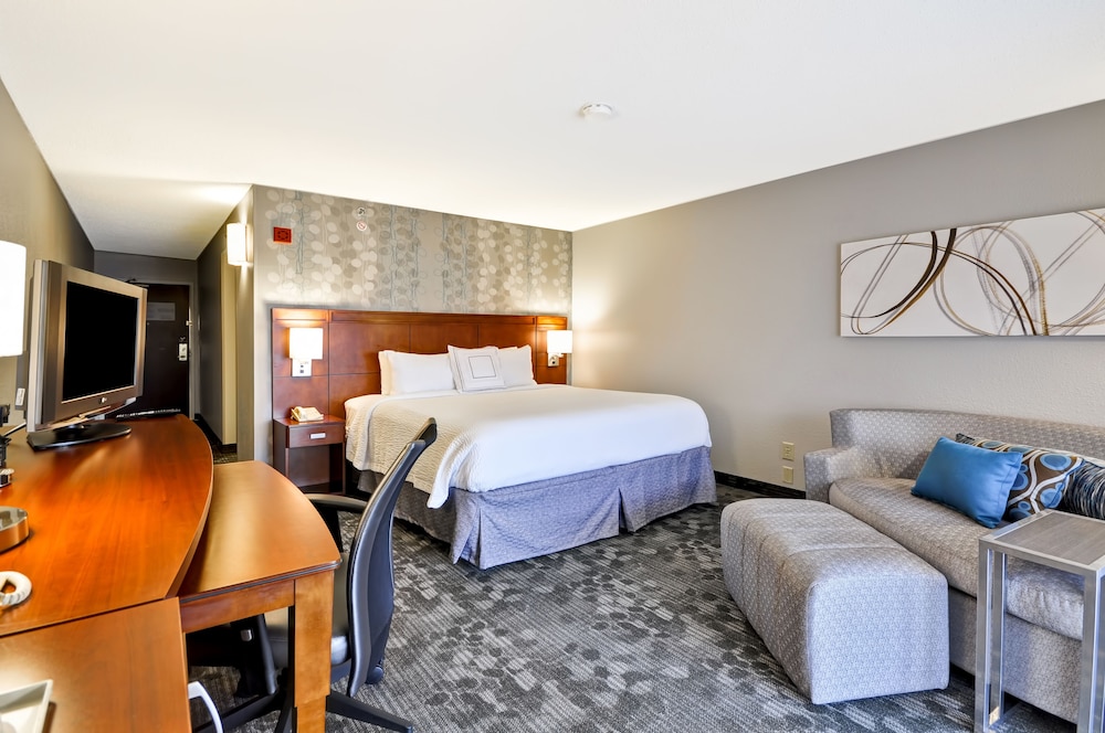 Standard Room, 1 King Bed With Sofa Bed, Non Smoking - Photo 2