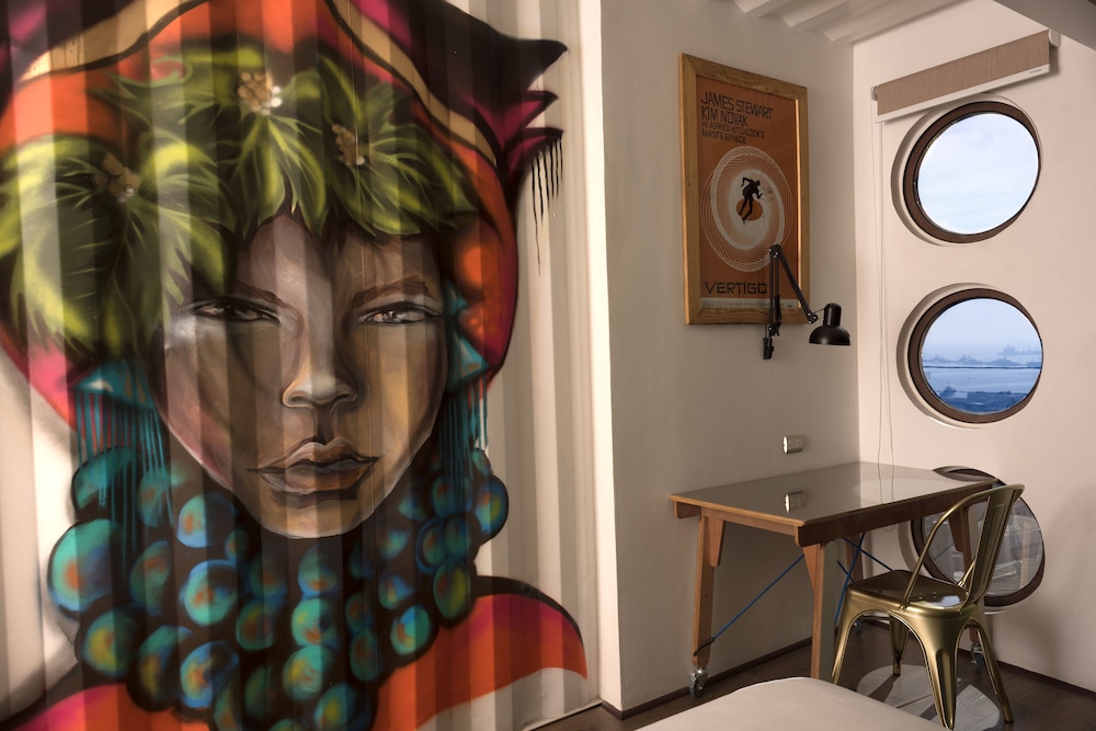 Grand Studio Suite, 1 Bedroom, Private Bathroom (Twin Suite) photo 3