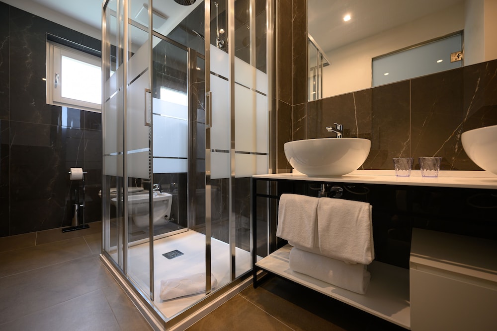 Luxury Suite, Hot Tub photo 2
