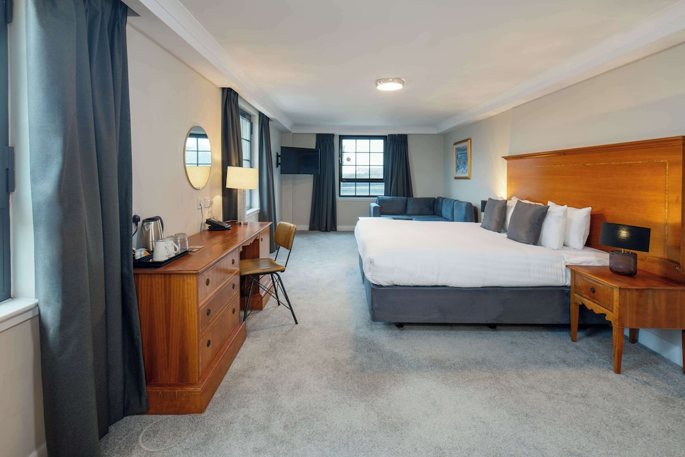 Superior Room, 1 Double Bed, Non Smoking (with Single Sofabed) - Photo 2