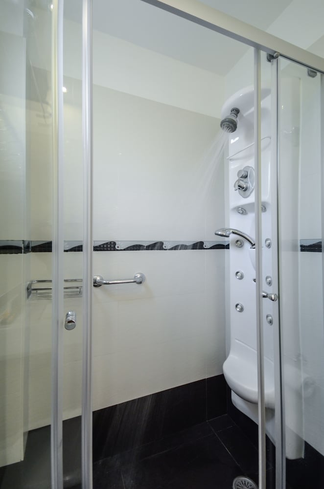 Superior Suite - Photo 8
