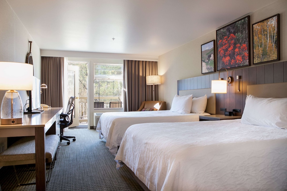 Two Queen Bed River View photo 1