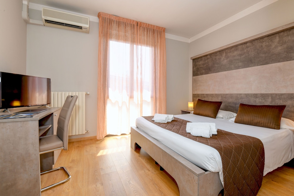 Double or Twin Room - Photo 2