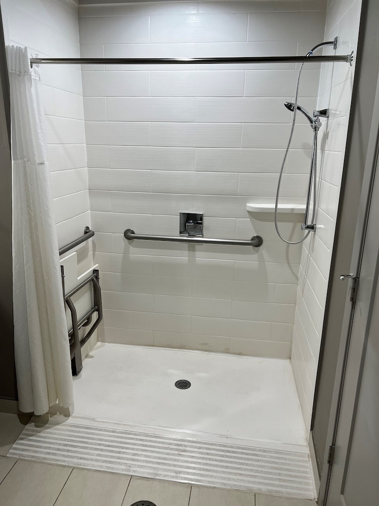 Suite, 1 King Bed, Mobility Accessible, Non Smoking (Hearing, Roll-in Shower) photo 2
