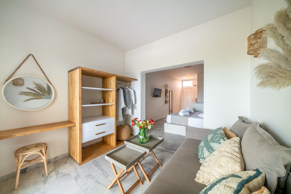 Double Room, Multiple Beds, Balcony, Sea View (08) photo 2