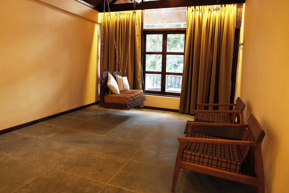 Comfort Room, City View