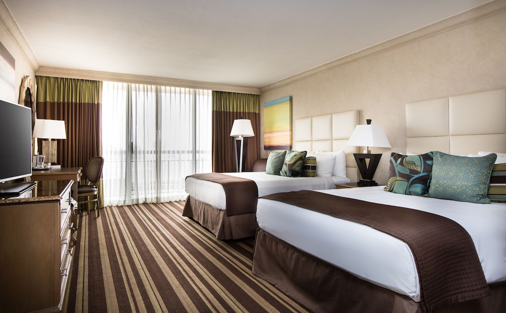 Executive Suite, 2 Queen Beds, Executive Level photo 2