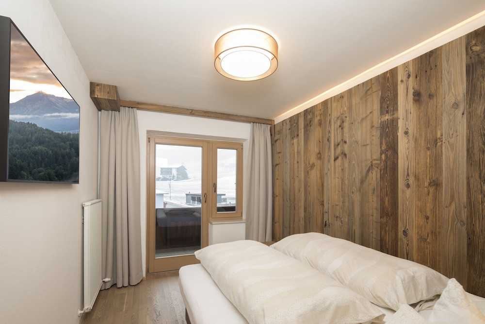 Family Apartment, 3 Bedrooms, Balcony, Mountain View photo 2