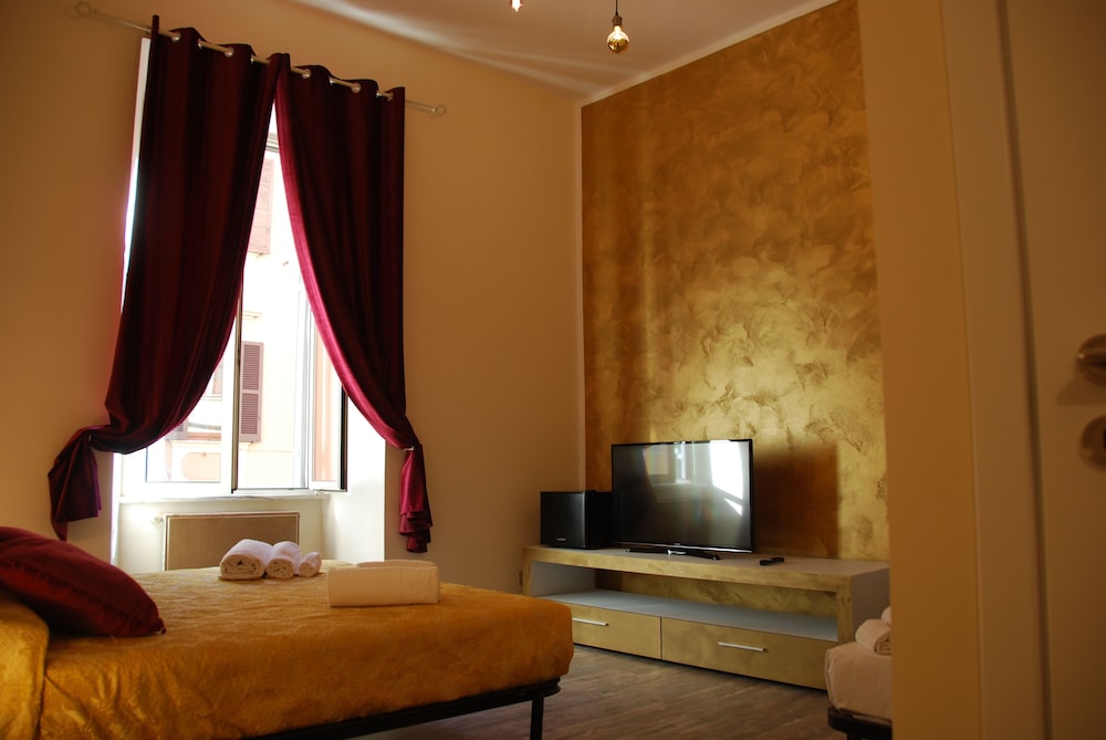 Deluxe Triple Room, Private Bathroom