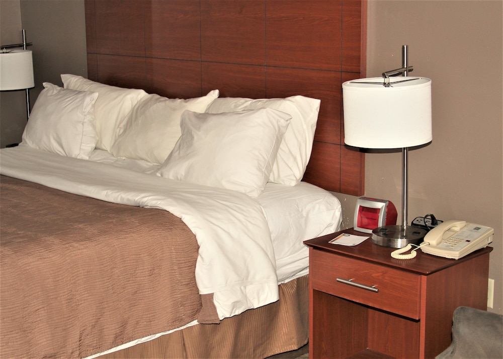 Standard Room, 1 King Bed, Non Smoking - Photo 3
