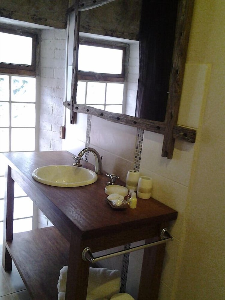 Double Room, 1 Queen Bed, Hill View photo 2