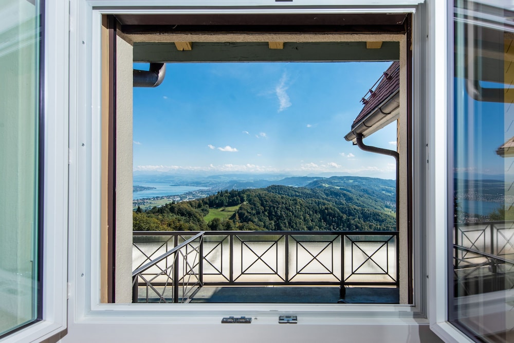 Panorama Room Mountain and Lake View with Balcony