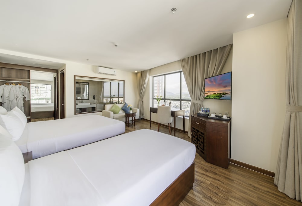 Senior Deluxe Room - Photo 1