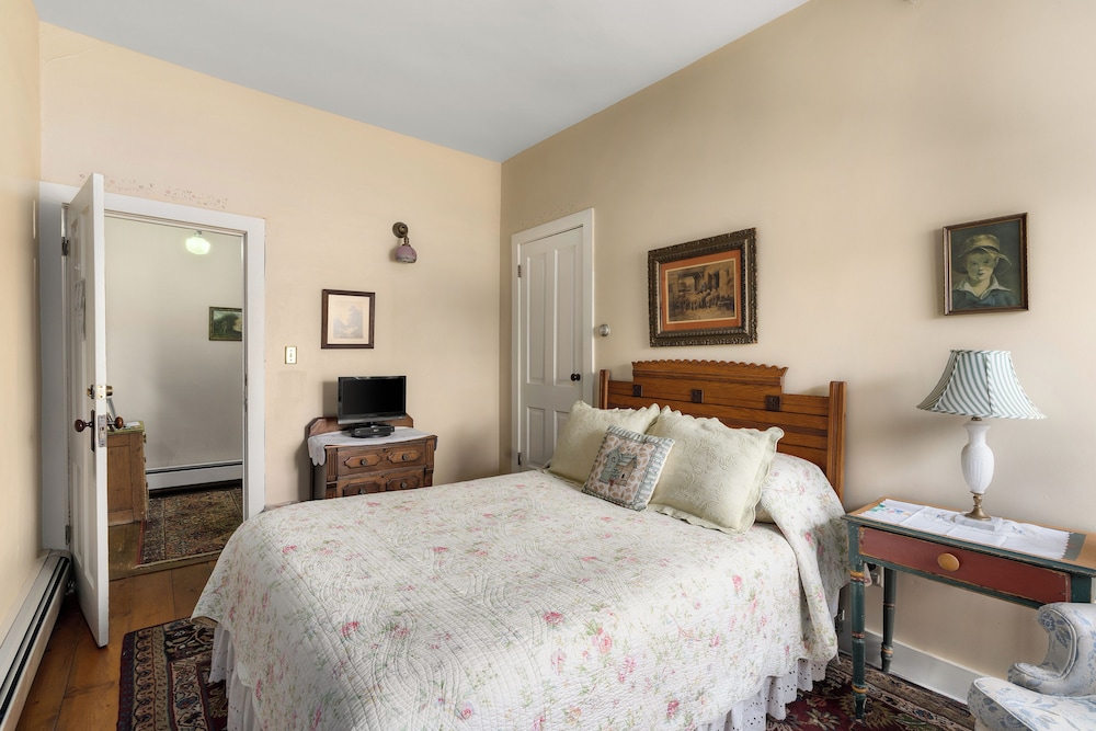 Standard Double Room, Private Bathroom (Room 4) photo 3