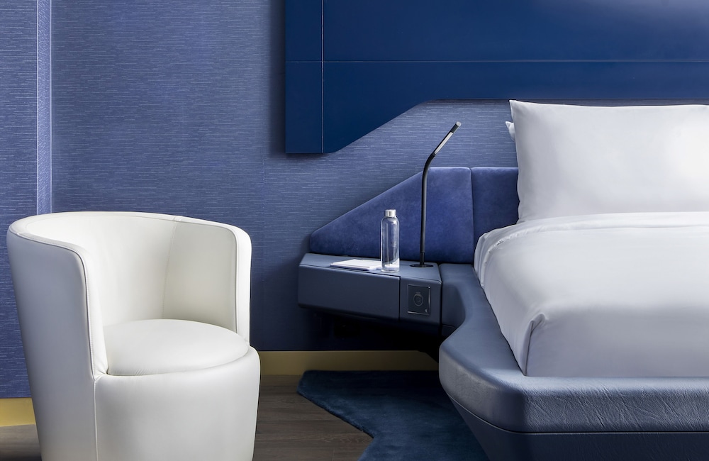 Suite (Ultimate ME with Jacuzzi)