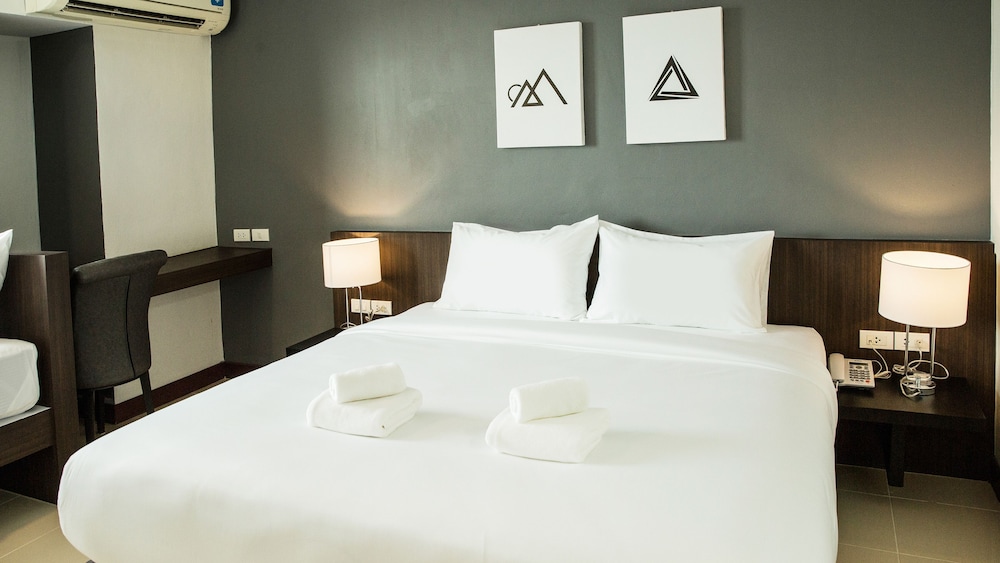 Deluxe Triple Room - Photo 9