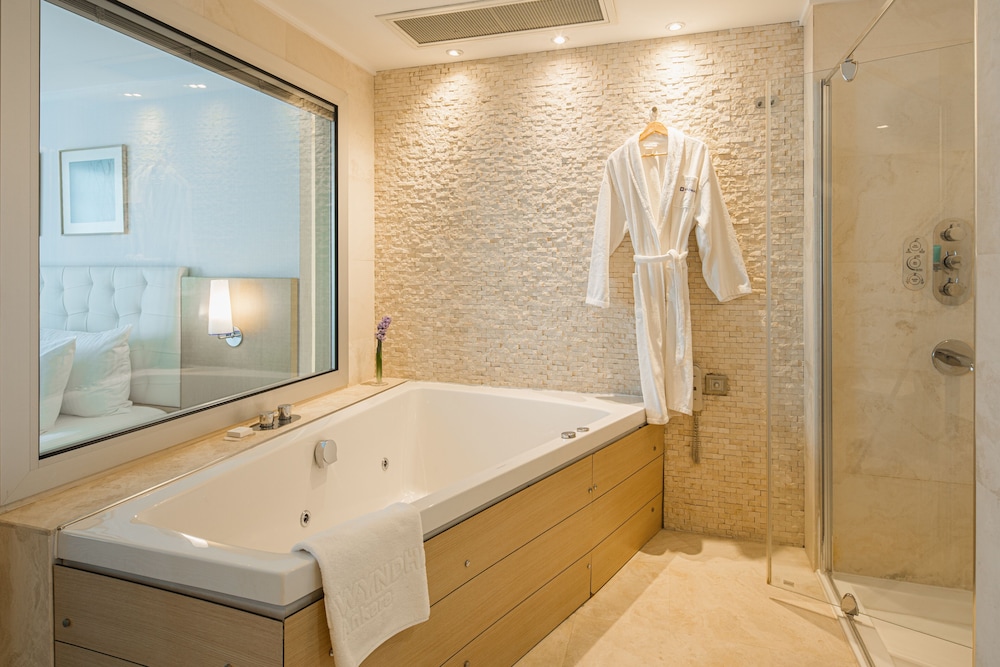 Suite, 1 King Bed, Non Smoking - Photo 7