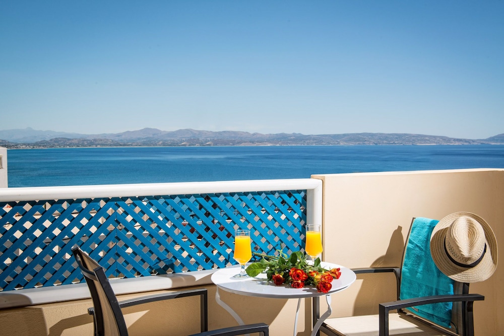 Junior Suite | Partial Sea View - Photo 1