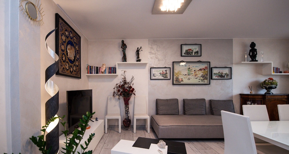 Apartment photo 2