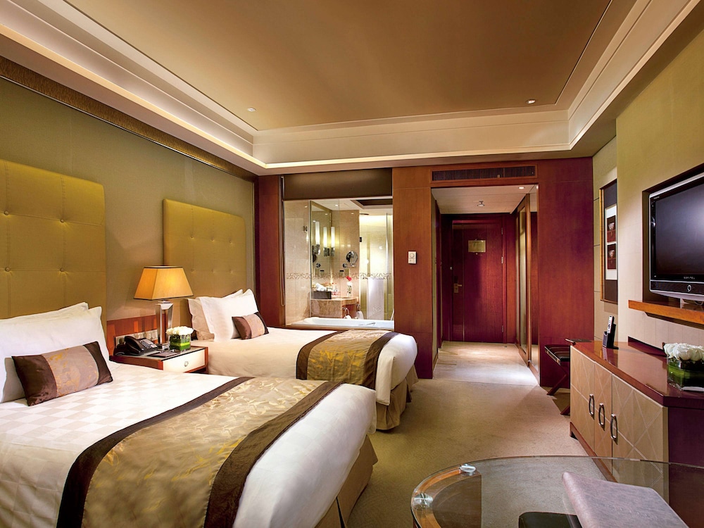 Luxury room, 2 single beds, High floor, city view photo 3