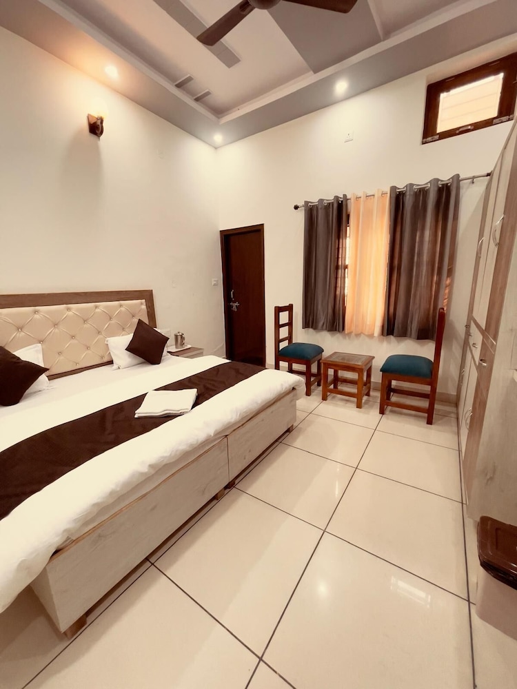 Economy Double Room photo 1