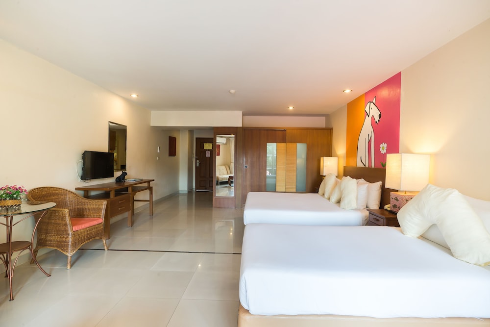 Deluxe Family Room-Pet Friendly - Photo 10