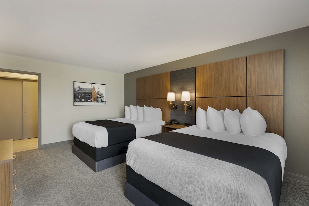 Suite, 2 Queen Beds, Non Smoking, Refrigerator & Microwave, photo 6