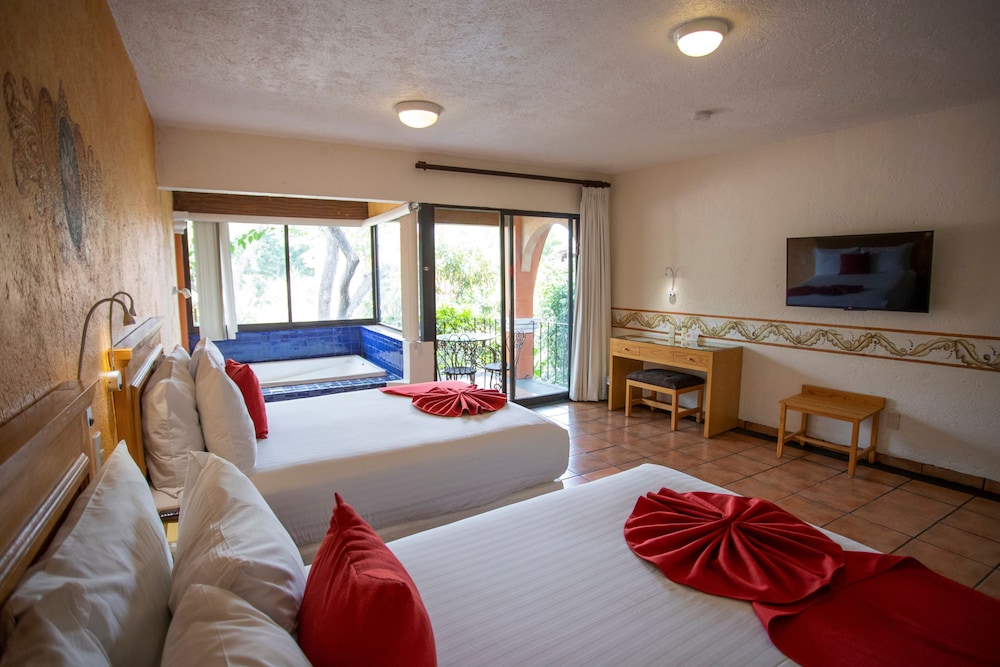 Terrace Suite, King bed and Jacuzzi - Photo 15