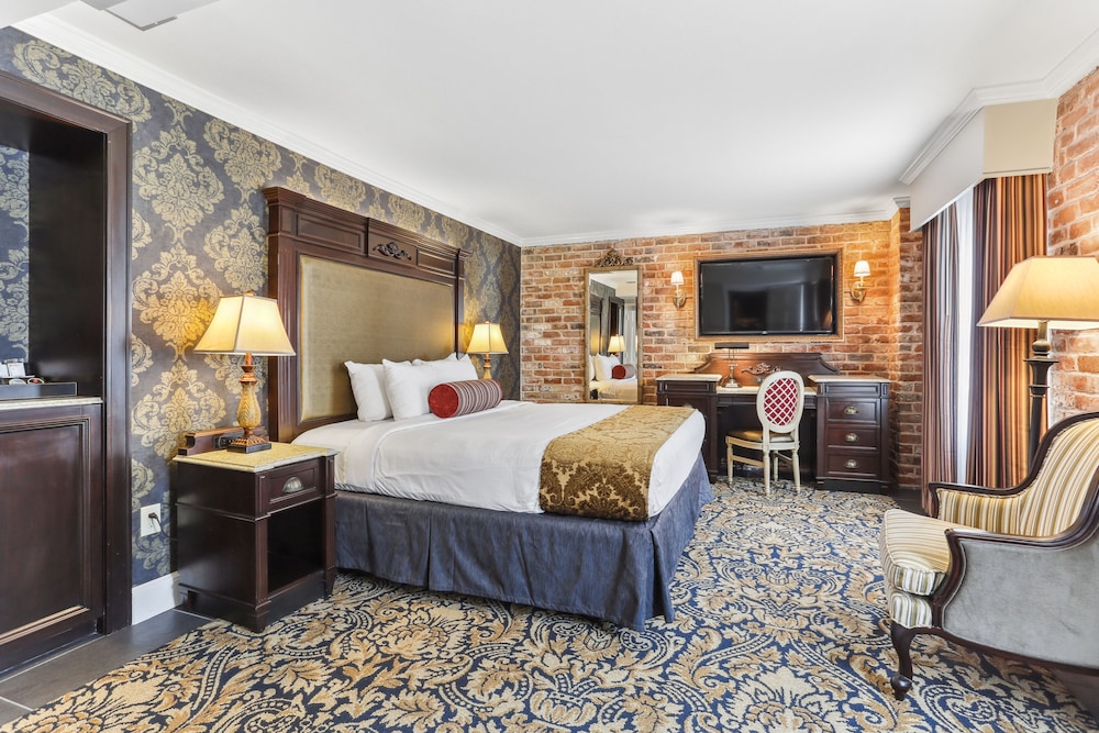 Deluxe Room, 1 King Bed - Photo 1