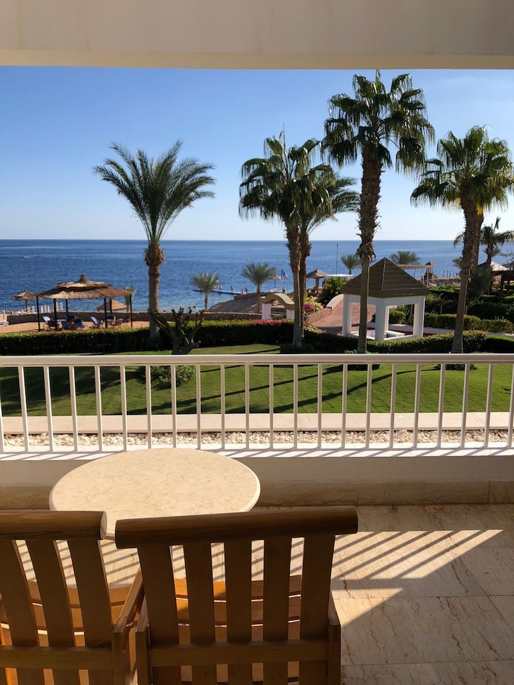 Luxury Suite, Beach View photo 2