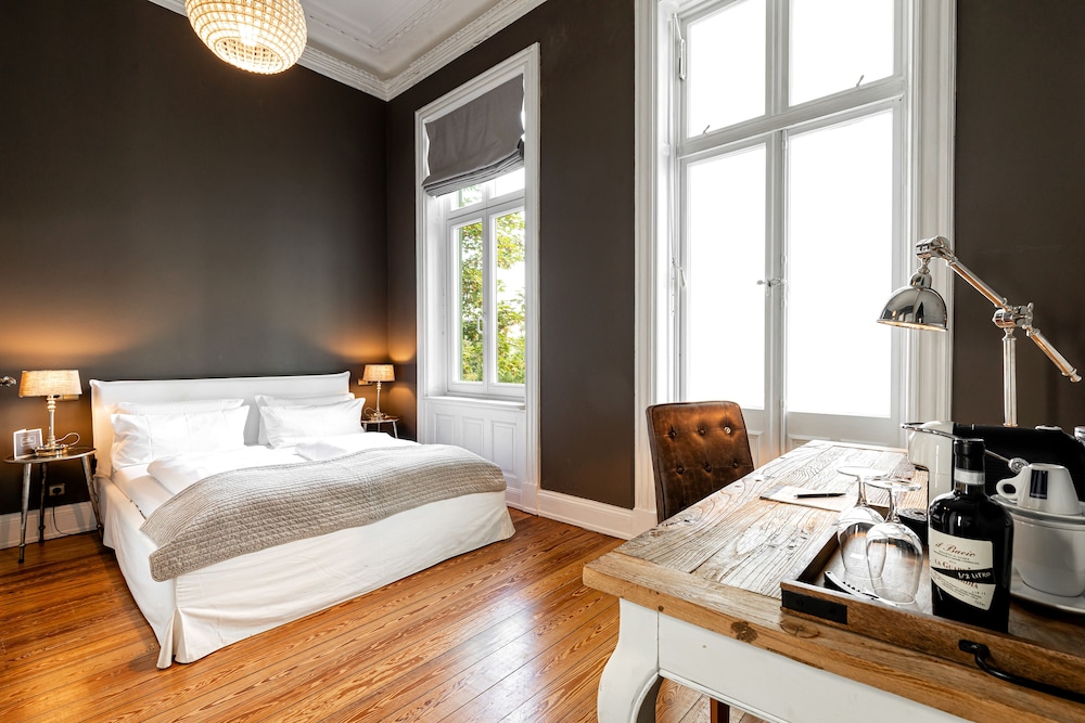 Standard Room, 1 Queen Bed