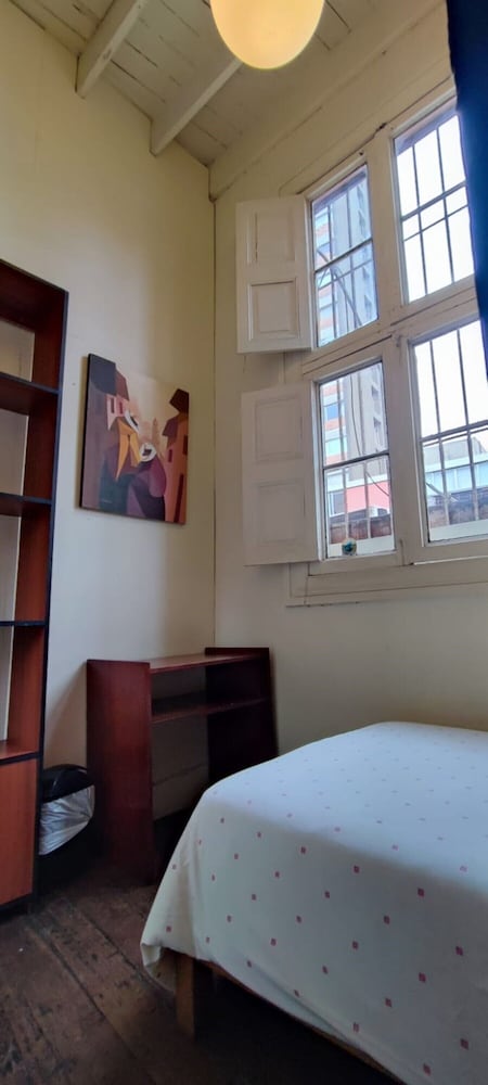Basic Single Room, 1 Large Twin Bed, Shared Bathroom photo 3