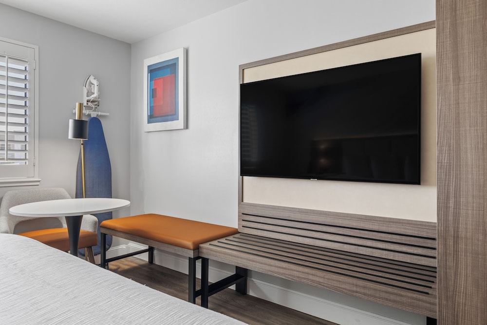 Standard Room, 1 King Bed - Photo 8