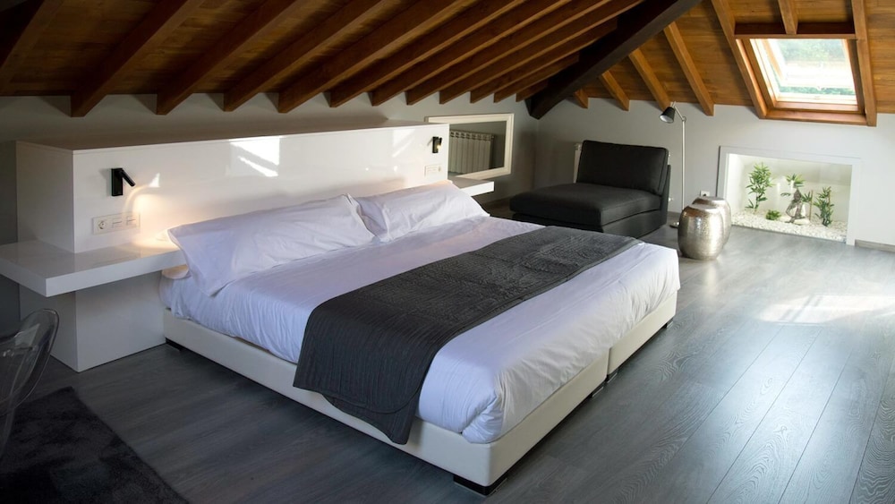 Deluxe Suite (A Dona e A Moura)