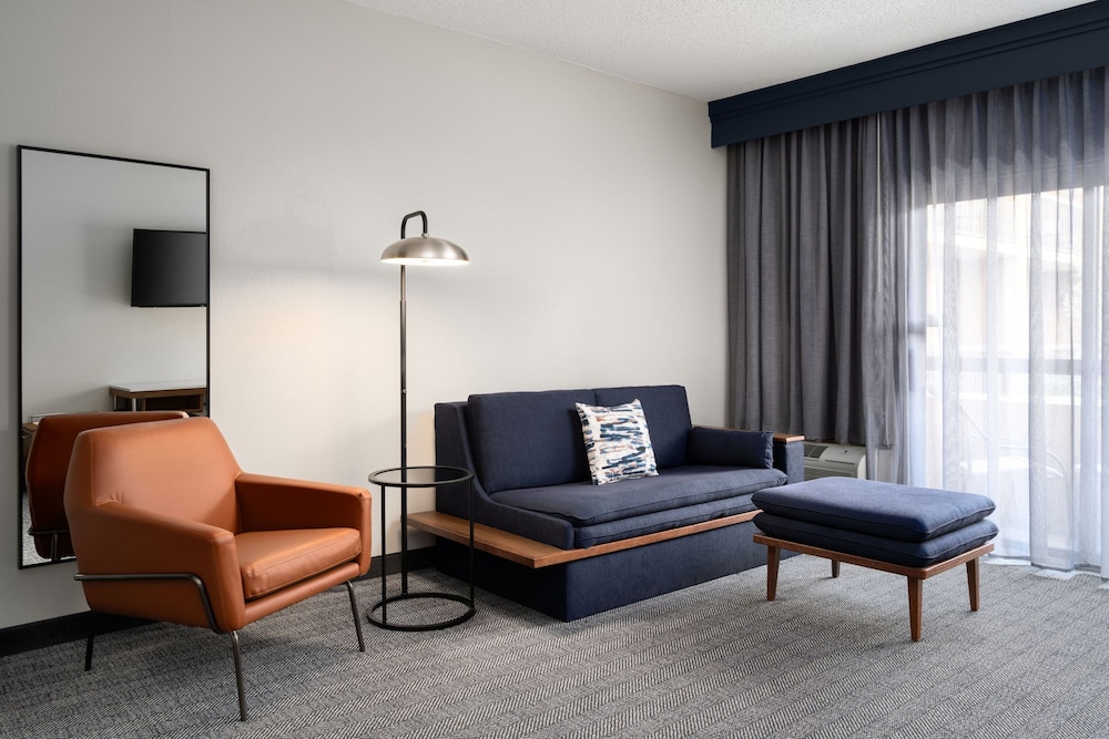 Suite, 1 Bedroom - Photo 5