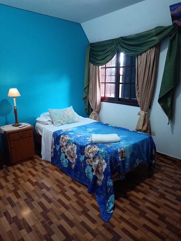 Junior Single Room, Shared Bathroom photo 2