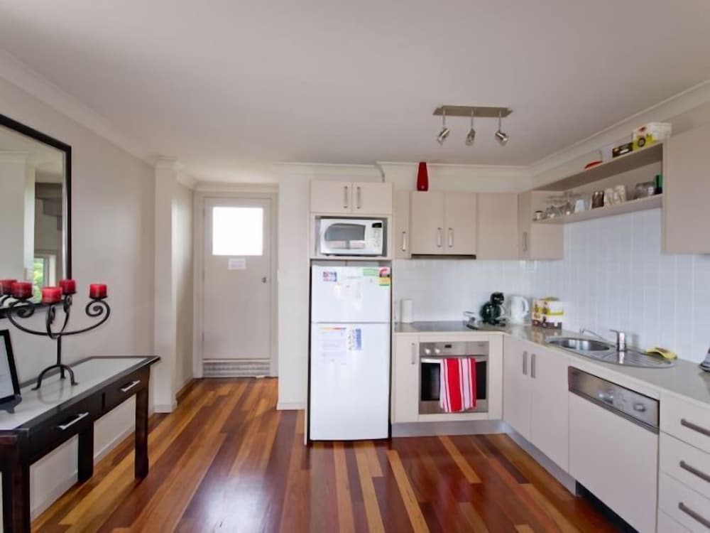 Seaspray Apartment 8 (5 night min) photo 2