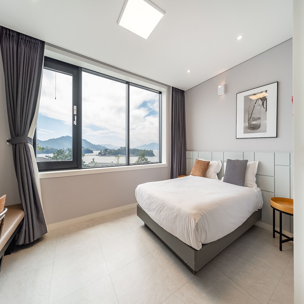 Labium 2F Double Ocean View (Private Pool Access)