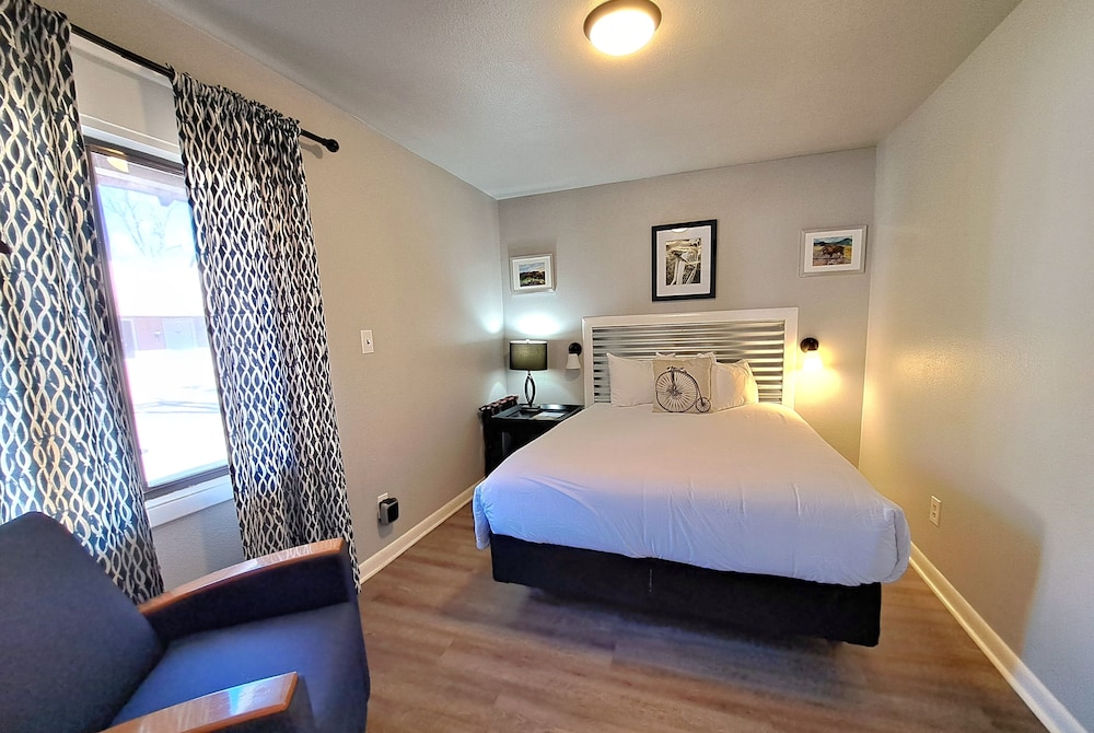 Signature Suite, 2 Bedrooms, Kitchen