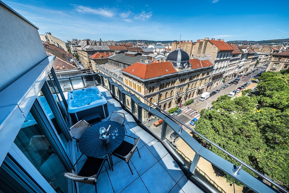 Corner Suite with Terrace and Jacuzzi