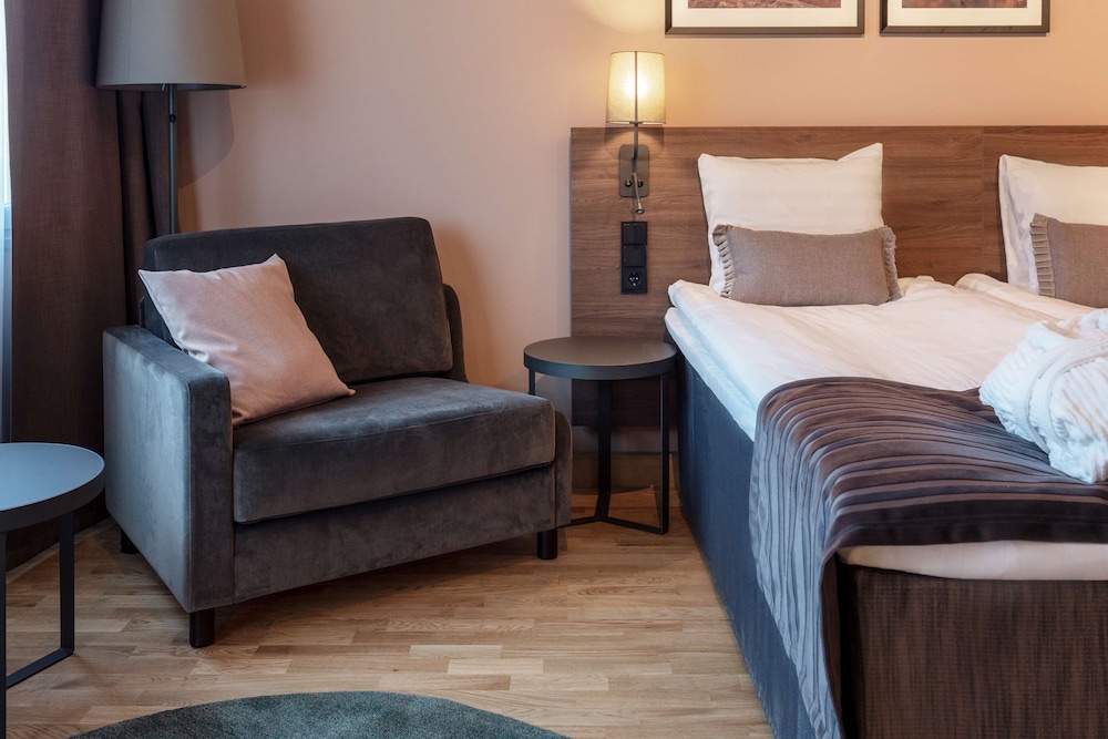 Superior Room, 1 King Bed photo 2