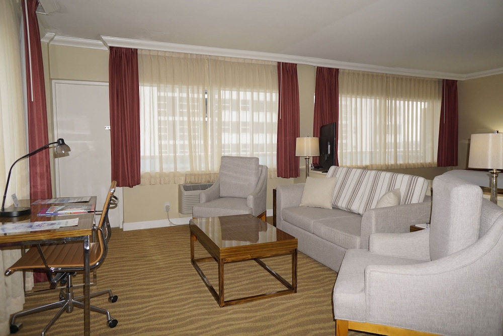 Suite, 1 Bedroom, Oceanfront, 1 King Bed - Photo 4