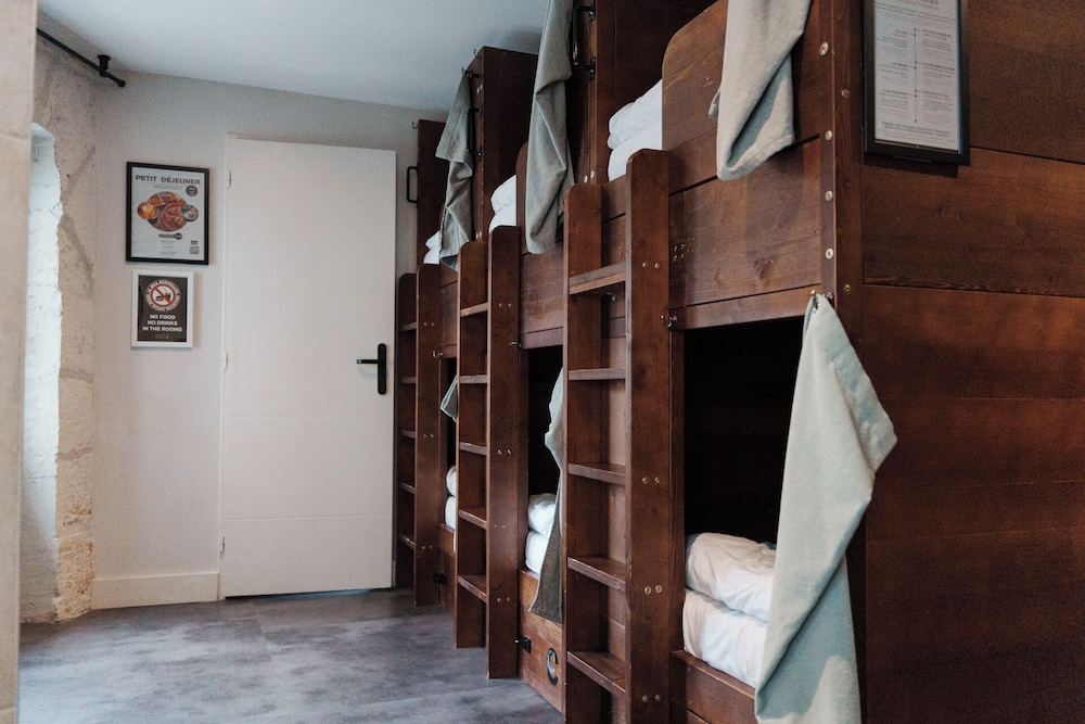 Deluxe Shared Dormitory (1 bed in a female-only dormitory of 6)