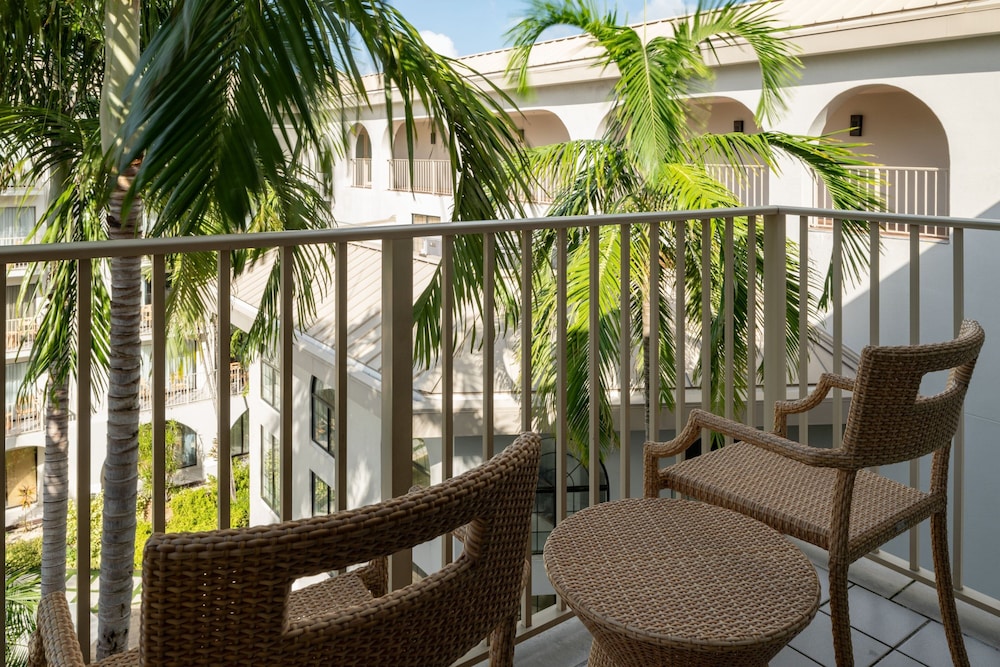 Room, 1 King Bed With Sofa Bed, Courtyard View (balcony)