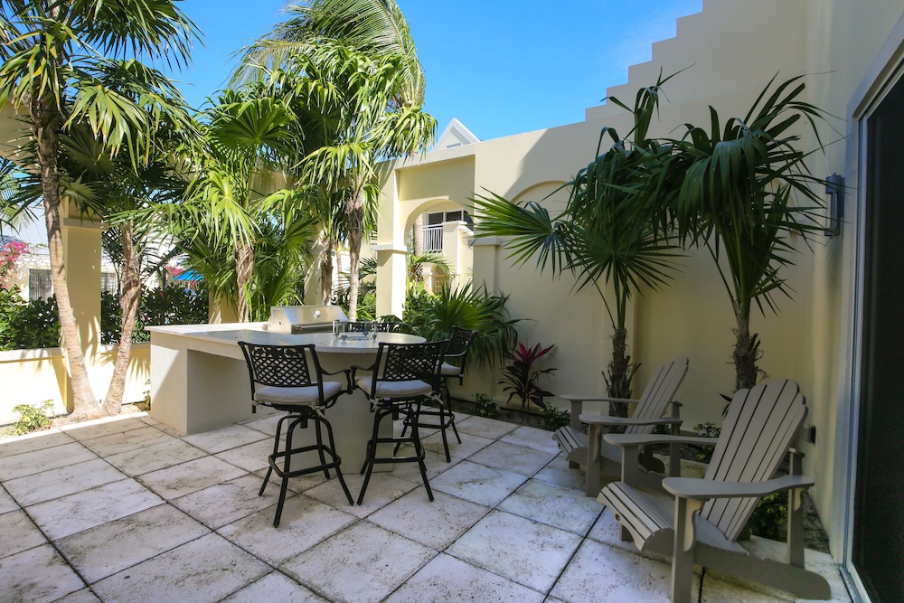 Bungalow, 2 Bedrooms, Lanai - Photo 13