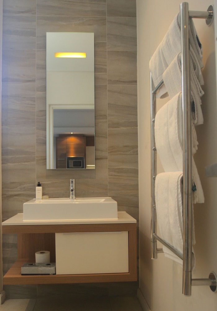 Luxury Two-Bedroom Apartment - Photo 11