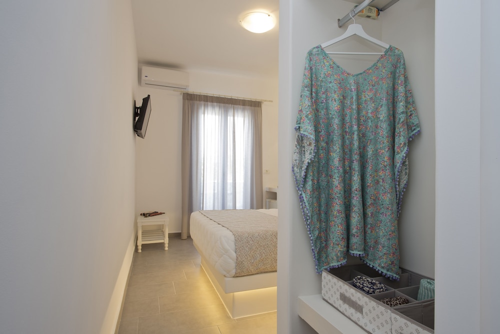 Standard Double or Twin Room - Photo 7